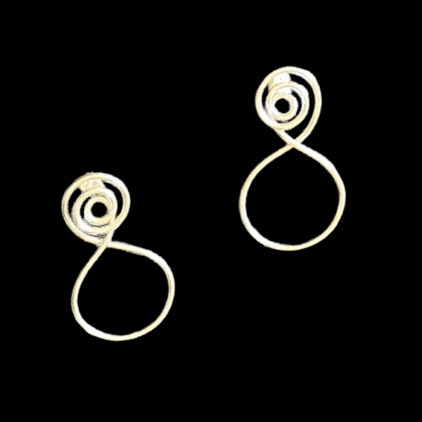 Les boucles d'oreilles « NDU’ » (Eclairer)